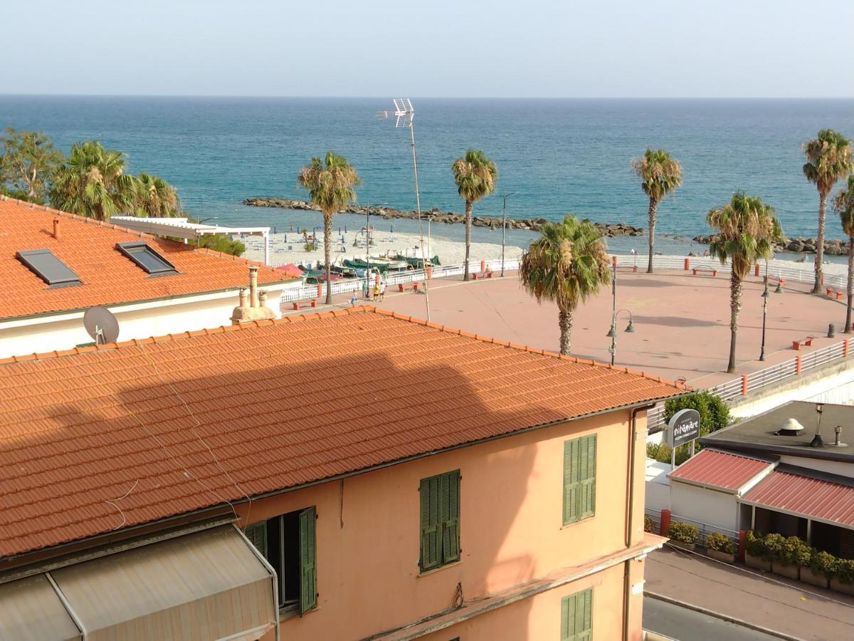 Апартаменти Casa Fronte Mare Вентімілья Екстер'єр фото